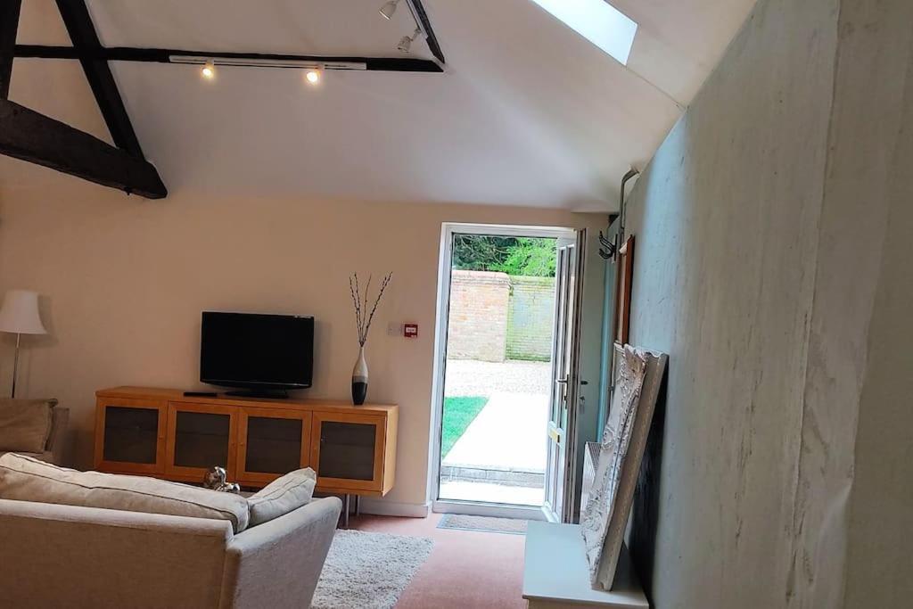 2 Bed Barn Conversion *